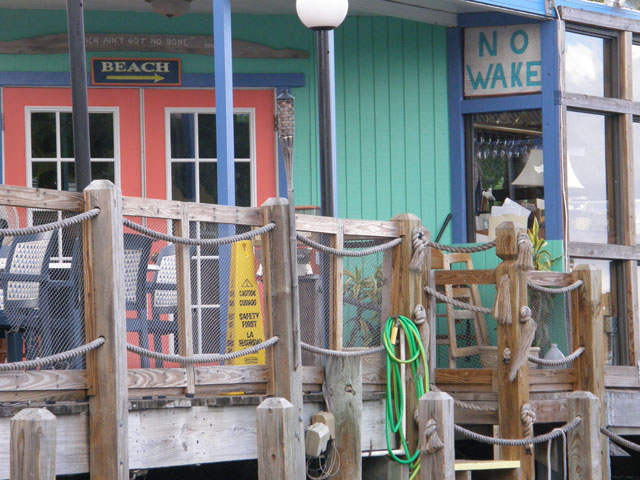 Island Grill, Keysy bar