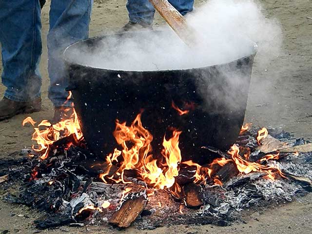 North Carolina Innkeeper remembers cooking up cracklins as a child | chloesblog.bigmill.com