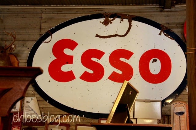 Vintage Esso sign at Oden's Store near Bath, North Carolina | chloesblog.com